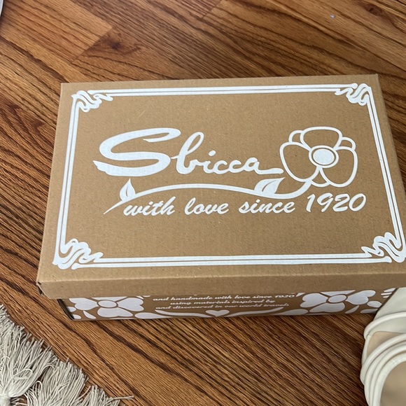 Nine West White/Cream Heels - Picture 6 of 6